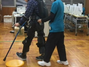 Development of educational tool of walking support equipment for occupational injuries